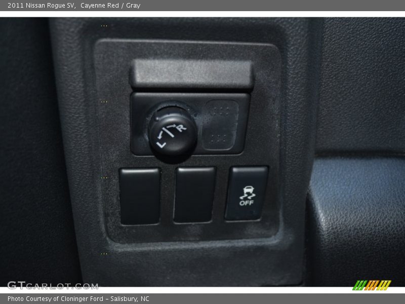 Cayenne Red / Gray 2011 Nissan Rogue SV