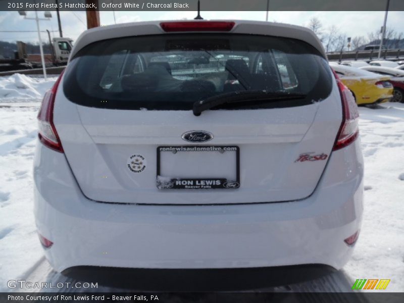Oxford White / Charcoal Black 2015 Ford Fiesta S Hatchback
