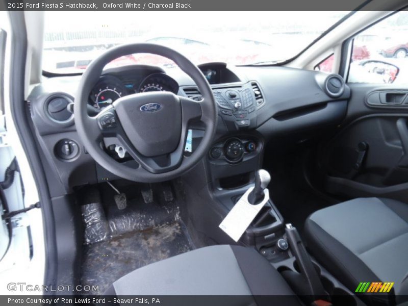 Oxford White / Charcoal Black 2015 Ford Fiesta S Hatchback