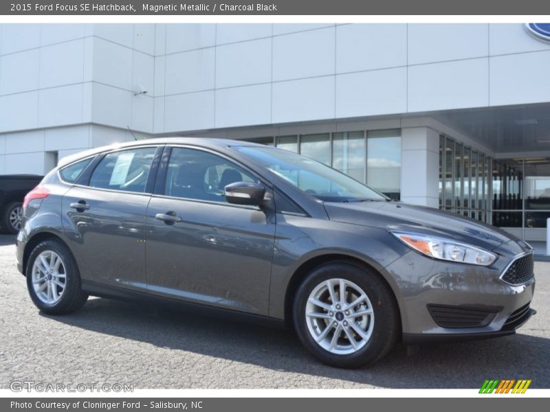 Magnetic Metallic / Charcoal Black 2015 Ford Focus SE Hatchback