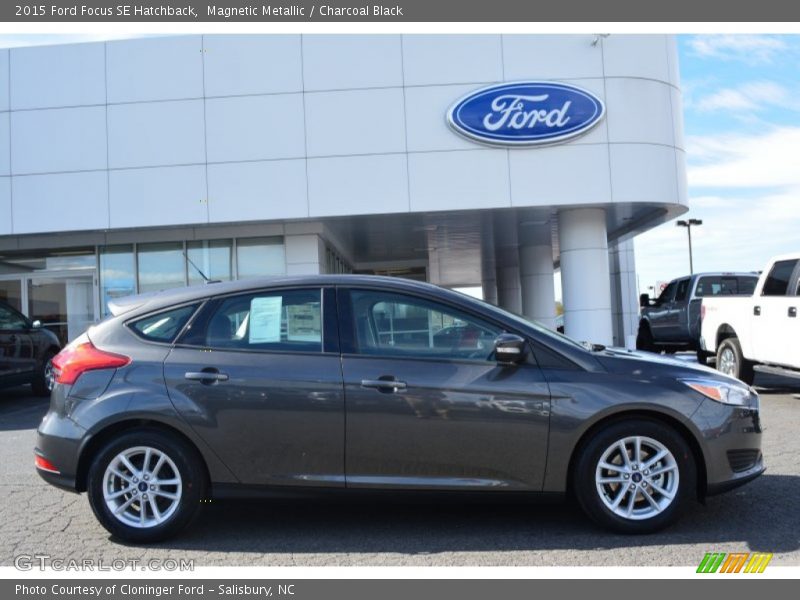 Magnetic Metallic / Charcoal Black 2015 Ford Focus SE Hatchback