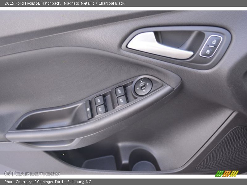 Magnetic Metallic / Charcoal Black 2015 Ford Focus SE Hatchback