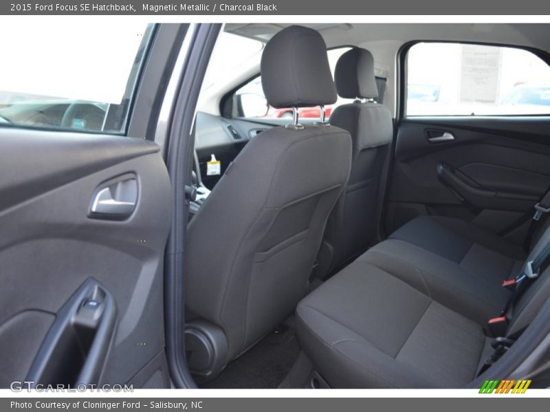 Magnetic Metallic / Charcoal Black 2015 Ford Focus SE Hatchback