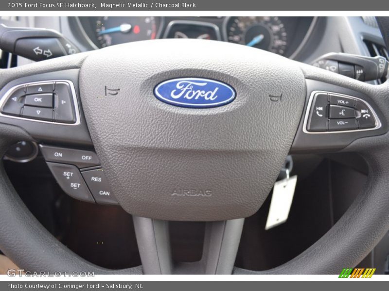 Magnetic Metallic / Charcoal Black 2015 Ford Focus SE Hatchback