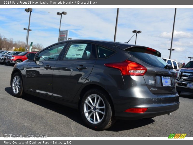 Magnetic Metallic / Charcoal Black 2015 Ford Focus SE Hatchback