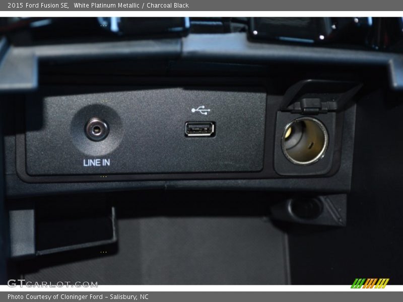 White Platinum Metallic / Charcoal Black 2015 Ford Fusion SE