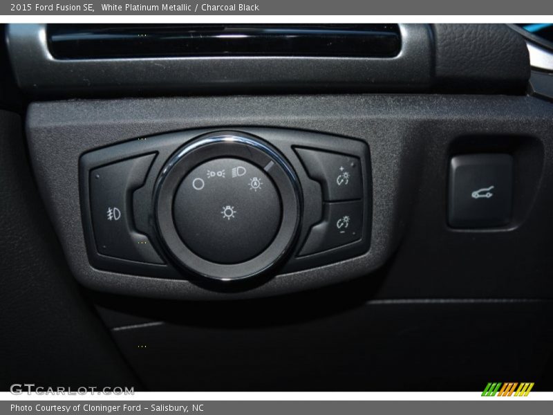 White Platinum Metallic / Charcoal Black 2015 Ford Fusion SE