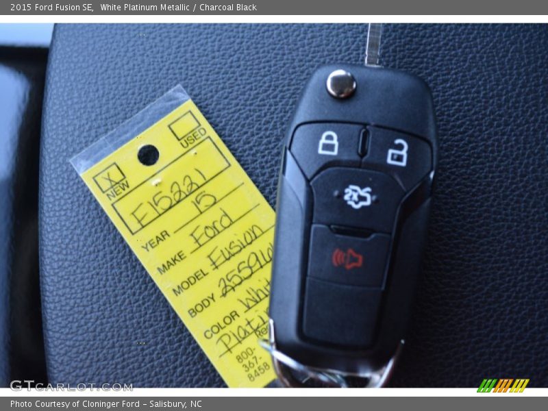 White Platinum Metallic / Charcoal Black 2015 Ford Fusion SE