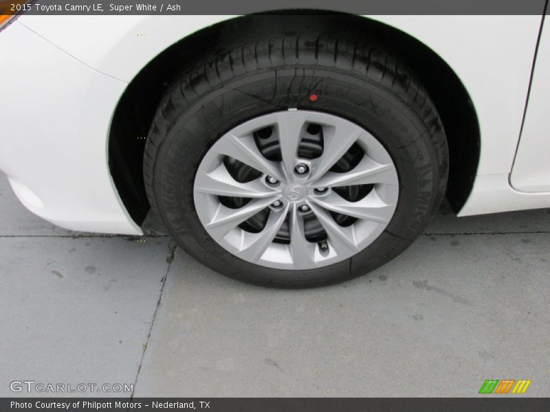 Super White / Ash 2015 Toyota Camry LE