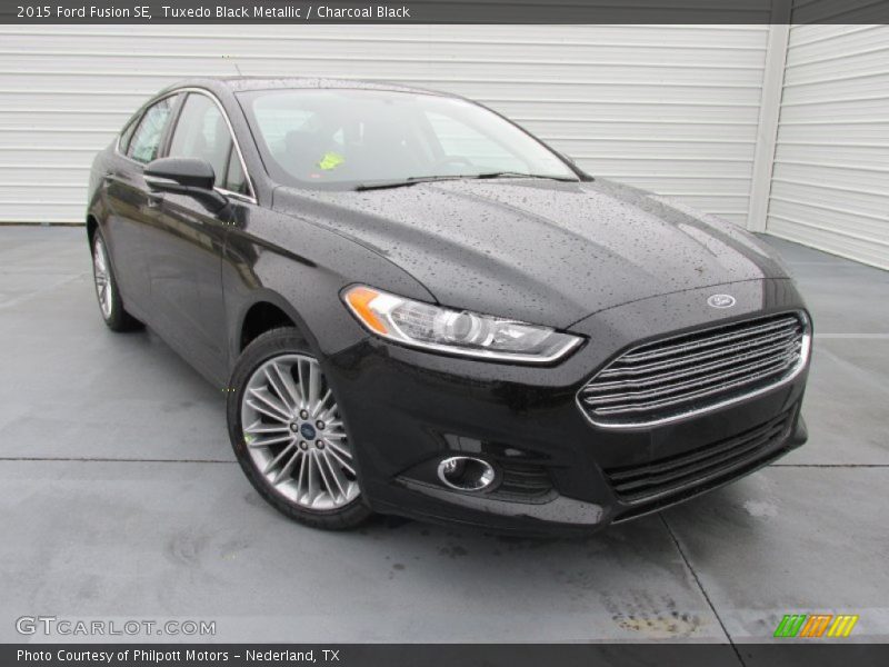 Tuxedo Black Metallic / Charcoal Black 2015 Ford Fusion SE