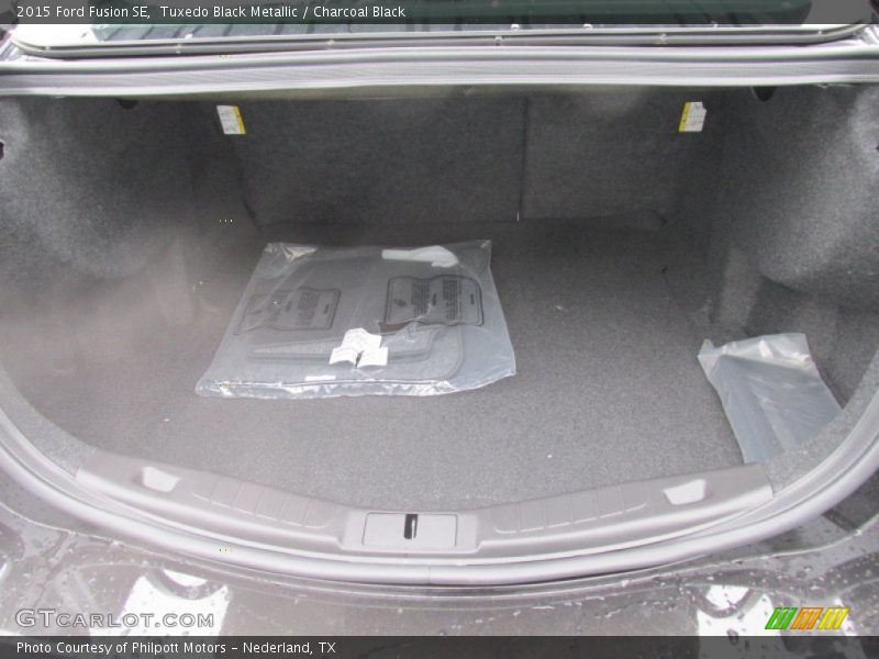 Tuxedo Black Metallic / Charcoal Black 2015 Ford Fusion SE