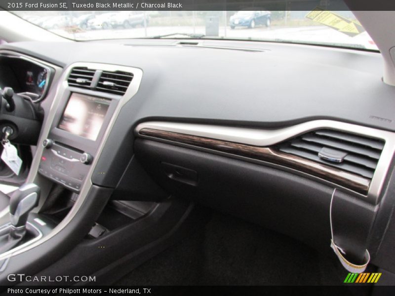 Tuxedo Black Metallic / Charcoal Black 2015 Ford Fusion SE