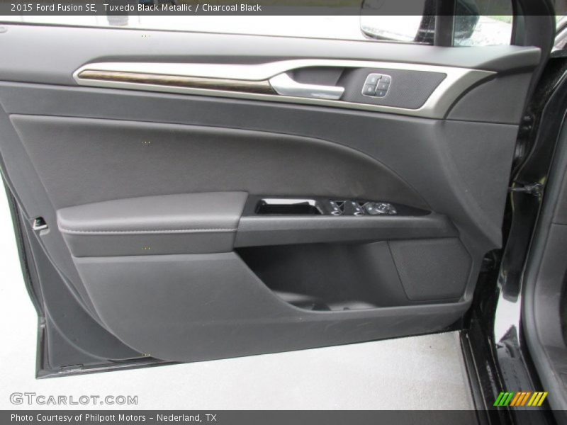 Tuxedo Black Metallic / Charcoal Black 2015 Ford Fusion SE