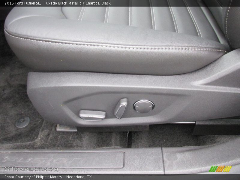 Tuxedo Black Metallic / Charcoal Black 2015 Ford Fusion SE