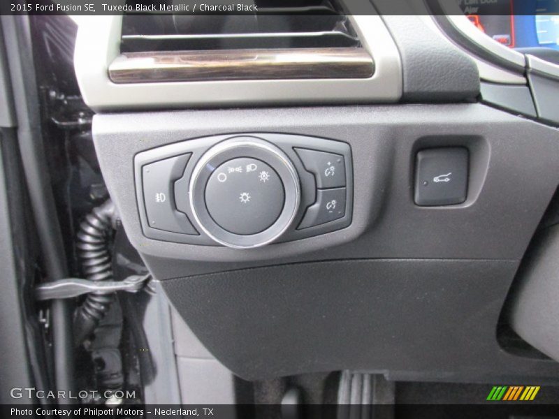 Tuxedo Black Metallic / Charcoal Black 2015 Ford Fusion SE