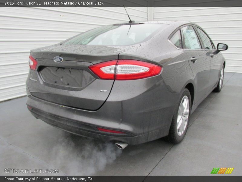 Magnetic Metallic / Charcoal Black 2015 Ford Fusion SE
