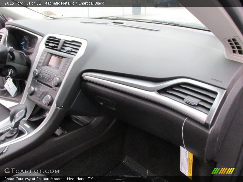 Magnetic Metallic / Charcoal Black 2015 Ford Fusion SE