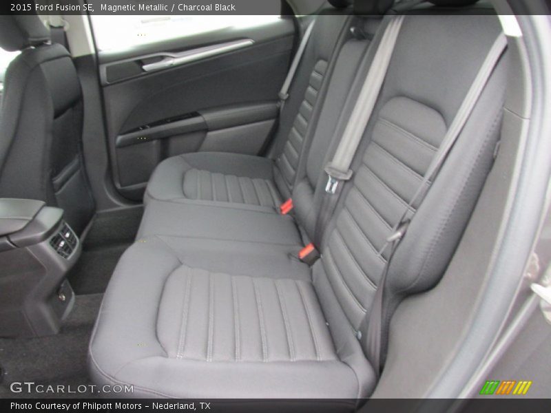 Magnetic Metallic / Charcoal Black 2015 Ford Fusion SE