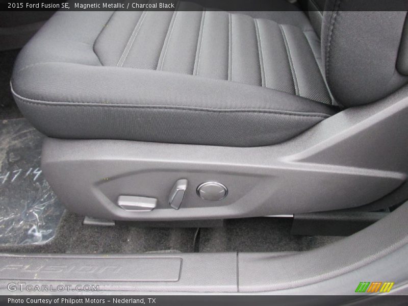 Magnetic Metallic / Charcoal Black 2015 Ford Fusion SE