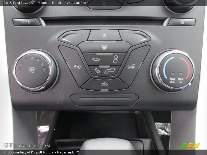 Magnetic Metallic / Charcoal Black 2015 Ford Fusion SE
