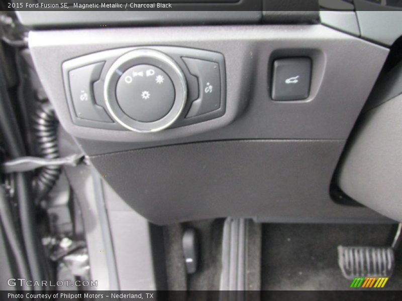 Magnetic Metallic / Charcoal Black 2015 Ford Fusion SE