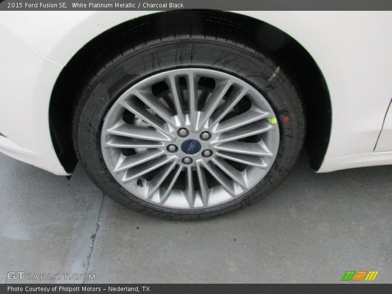 White Platinum Metallic / Charcoal Black 2015 Ford Fusion SE