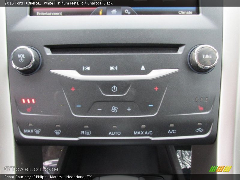 White Platinum Metallic / Charcoal Black 2015 Ford Fusion SE