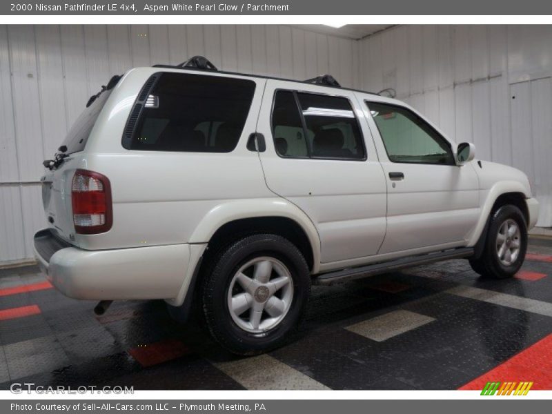 Aspen White Pearl Glow / Parchment 2000 Nissan Pathfinder LE 4x4