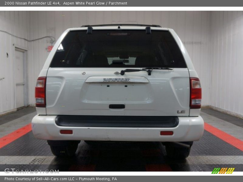 Aspen White Pearl Glow / Parchment 2000 Nissan Pathfinder LE 4x4