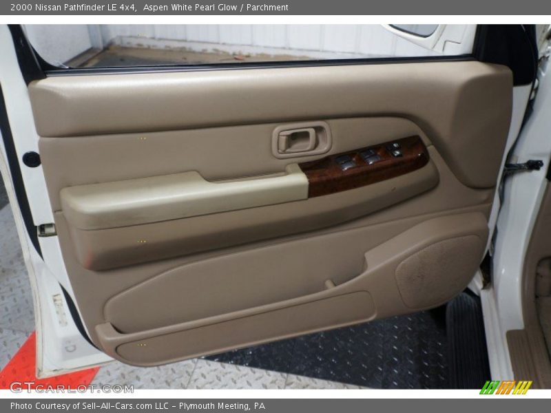 Aspen White Pearl Glow / Parchment 2000 Nissan Pathfinder LE 4x4