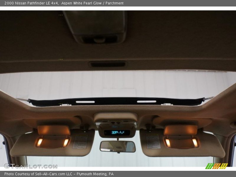 Aspen White Pearl Glow / Parchment 2000 Nissan Pathfinder LE 4x4