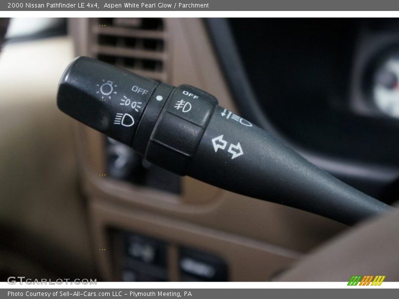Aspen White Pearl Glow / Parchment 2000 Nissan Pathfinder LE 4x4