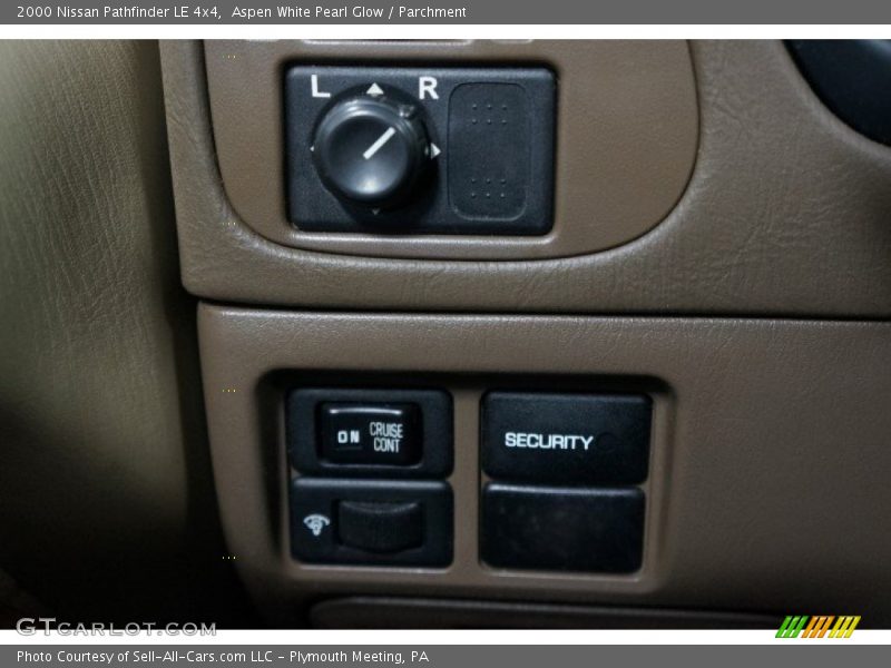Aspen White Pearl Glow / Parchment 2000 Nissan Pathfinder LE 4x4