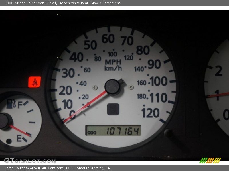 Aspen White Pearl Glow / Parchment 2000 Nissan Pathfinder LE 4x4