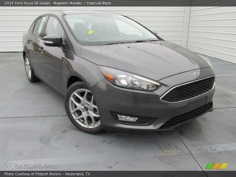 Magnetic Metallic / Charcoal Black 2015 Ford Focus SE Sedan
