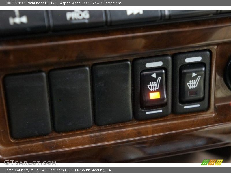 Aspen White Pearl Glow / Parchment 2000 Nissan Pathfinder LE 4x4