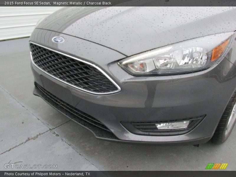 Magnetic Metallic / Charcoal Black 2015 Ford Focus SE Sedan