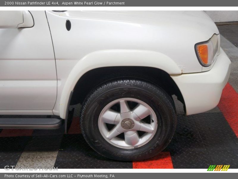 Aspen White Pearl Glow / Parchment 2000 Nissan Pathfinder LE 4x4