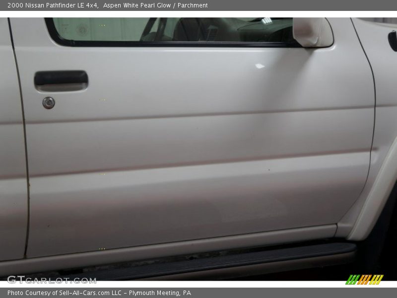 Aspen White Pearl Glow / Parchment 2000 Nissan Pathfinder LE 4x4