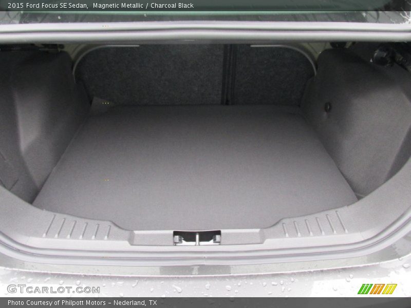  2015 Focus SE Sedan Trunk