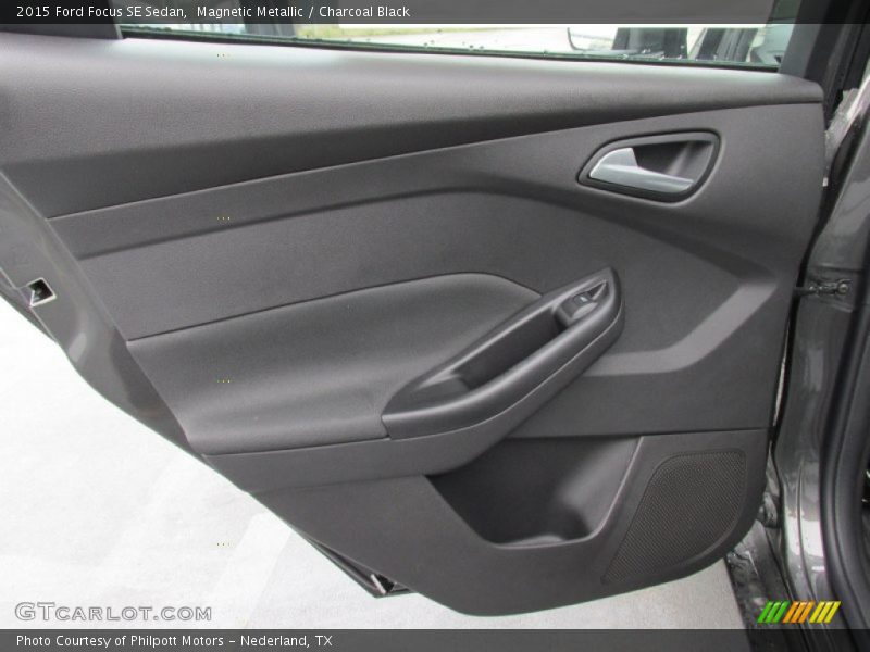Magnetic Metallic / Charcoal Black 2015 Ford Focus SE Sedan