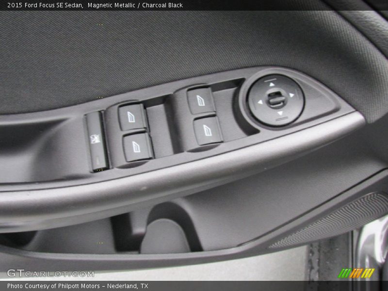 Magnetic Metallic / Charcoal Black 2015 Ford Focus SE Sedan