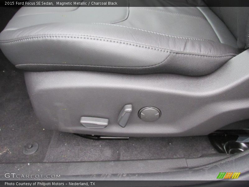 Magnetic Metallic / Charcoal Black 2015 Ford Focus SE Sedan