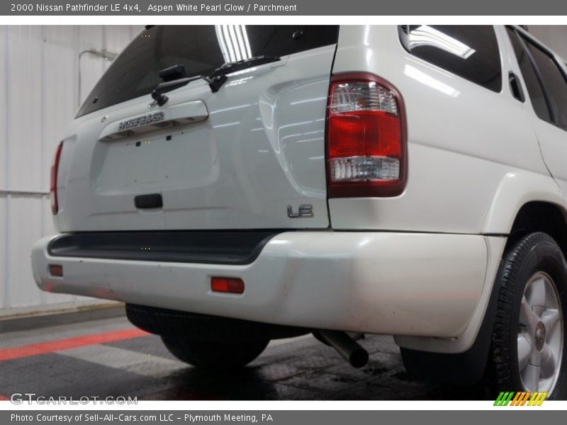 Aspen White Pearl Glow / Parchment 2000 Nissan Pathfinder LE 4x4