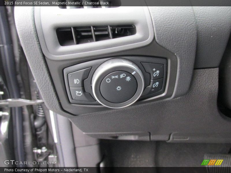 Controls of 2015 Focus SE Sedan