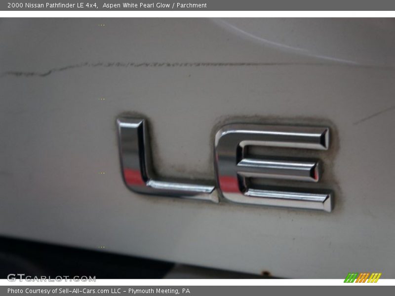 Aspen White Pearl Glow / Parchment 2000 Nissan Pathfinder LE 4x4