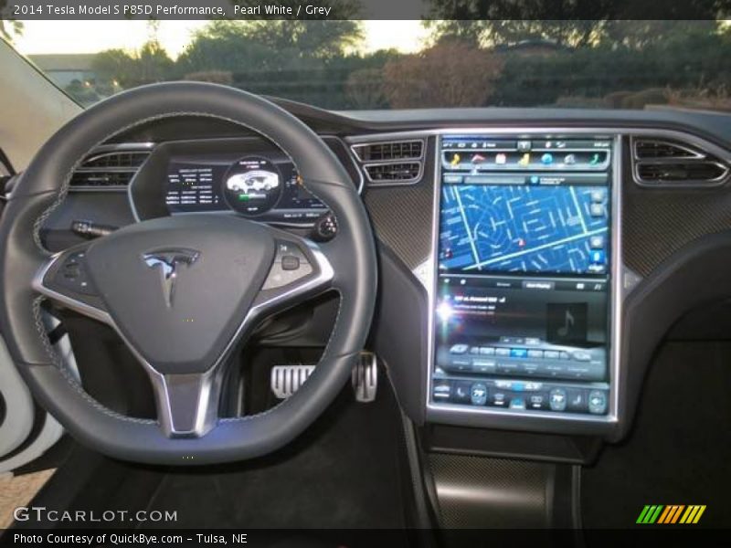Dashboard of 2014 Model S P85D Performance