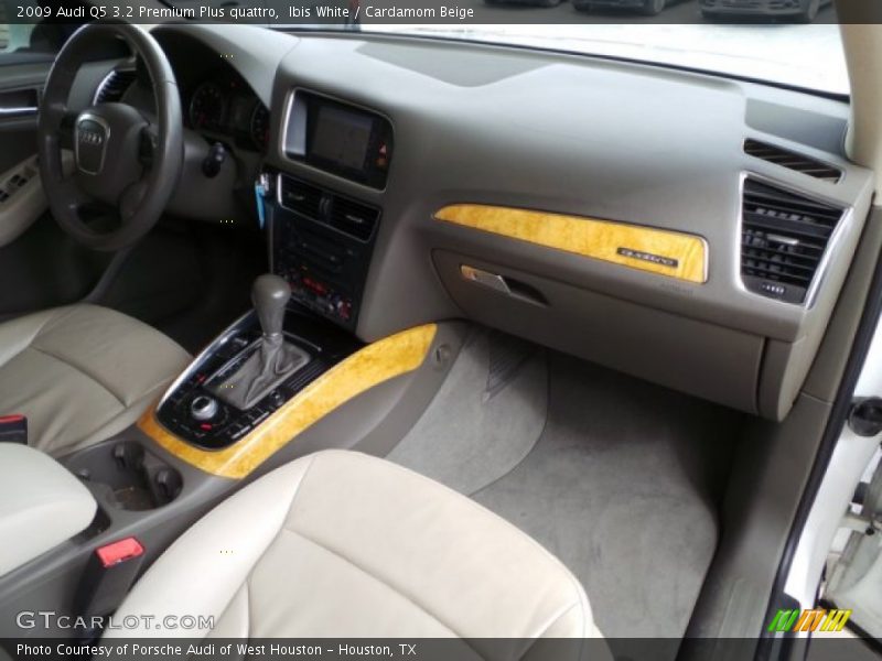 Dashboard of 2009 Q5 3.2 Premium Plus quattro