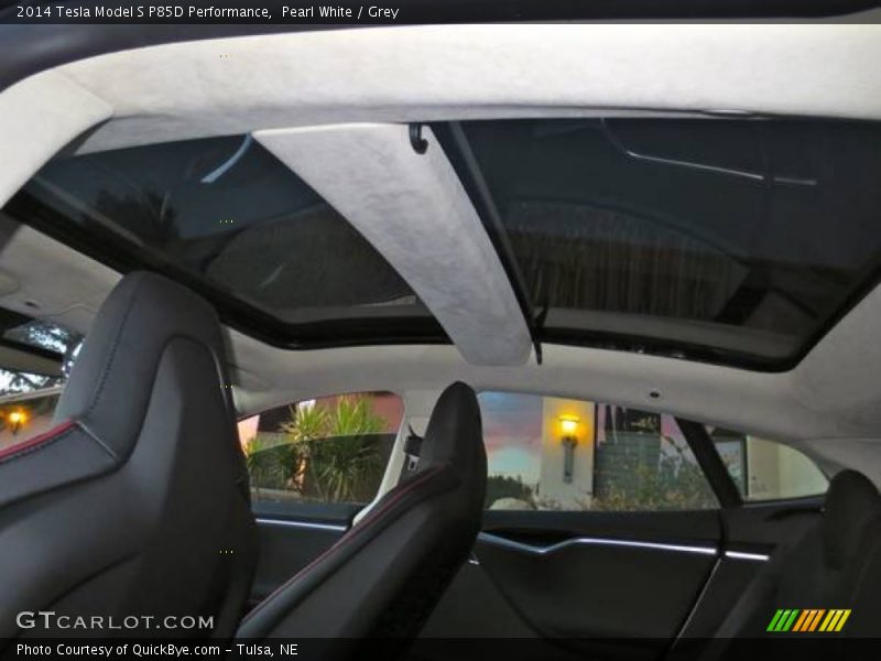 Sunroof of 2014 Model S P85D Performance