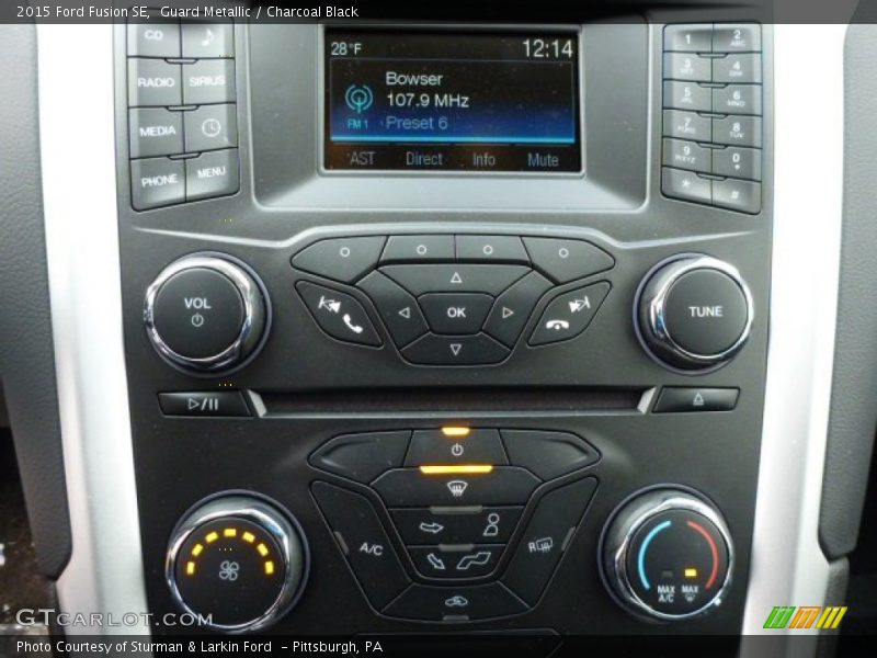 Guard Metallic / Charcoal Black 2015 Ford Fusion SE